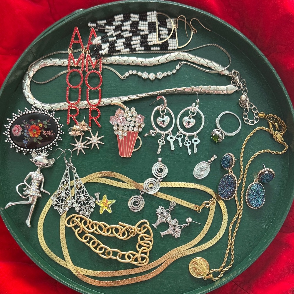 SOLD-Jewelry Bundle - Picture 1 of 2